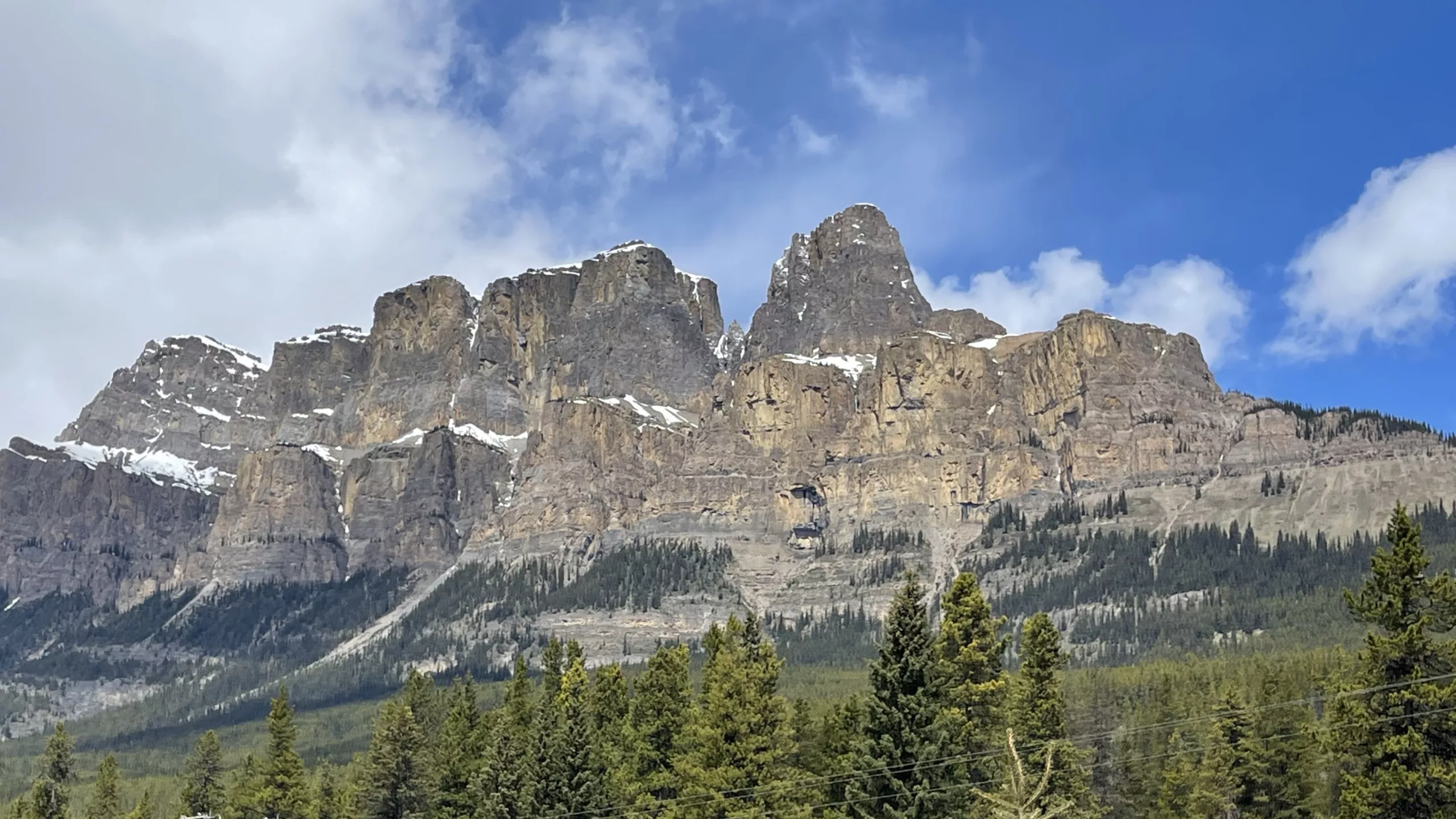 Castel Mountain | Parc National de Banff | Alberta | Canada | Road Trip | Le Monde de Chloé | Randonnée | Voyage Aventure