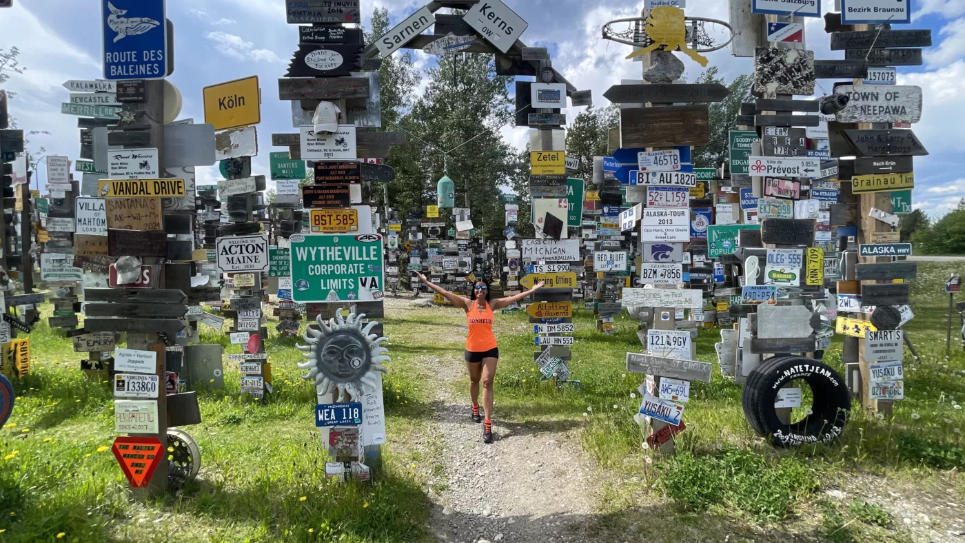 Alaska Highway | Yukon | Watson Lake | Sign Post Forest | Canada | Trans Canada | Transcanadienne | Bison | Le Monde de Chloé |  Voyage Aventure