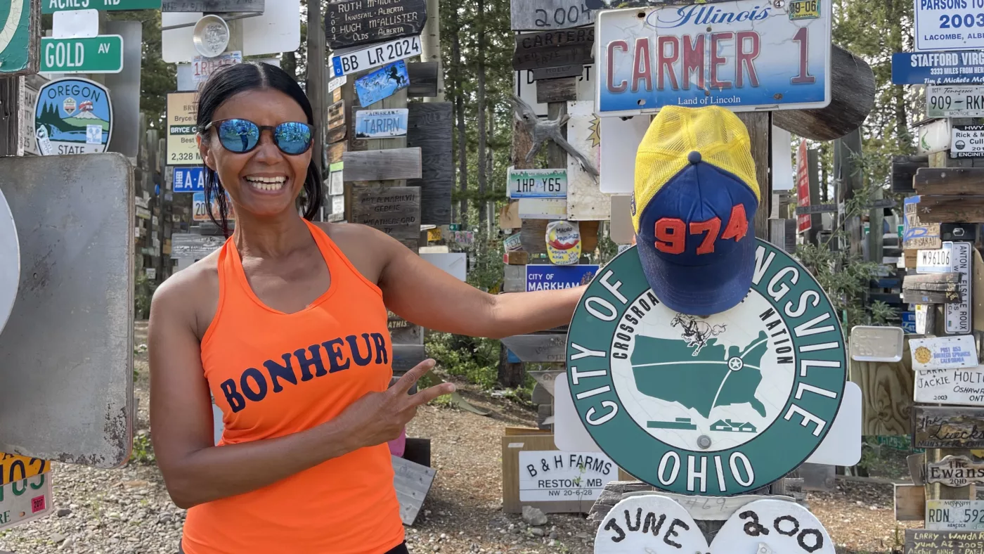 Alaska Highway | Yukon | Watson Lake | Sign Post Forest | Canada | Trans Canada | Transcanadienne | Bison | Le Monde de Chloé |  Voyage Aventure