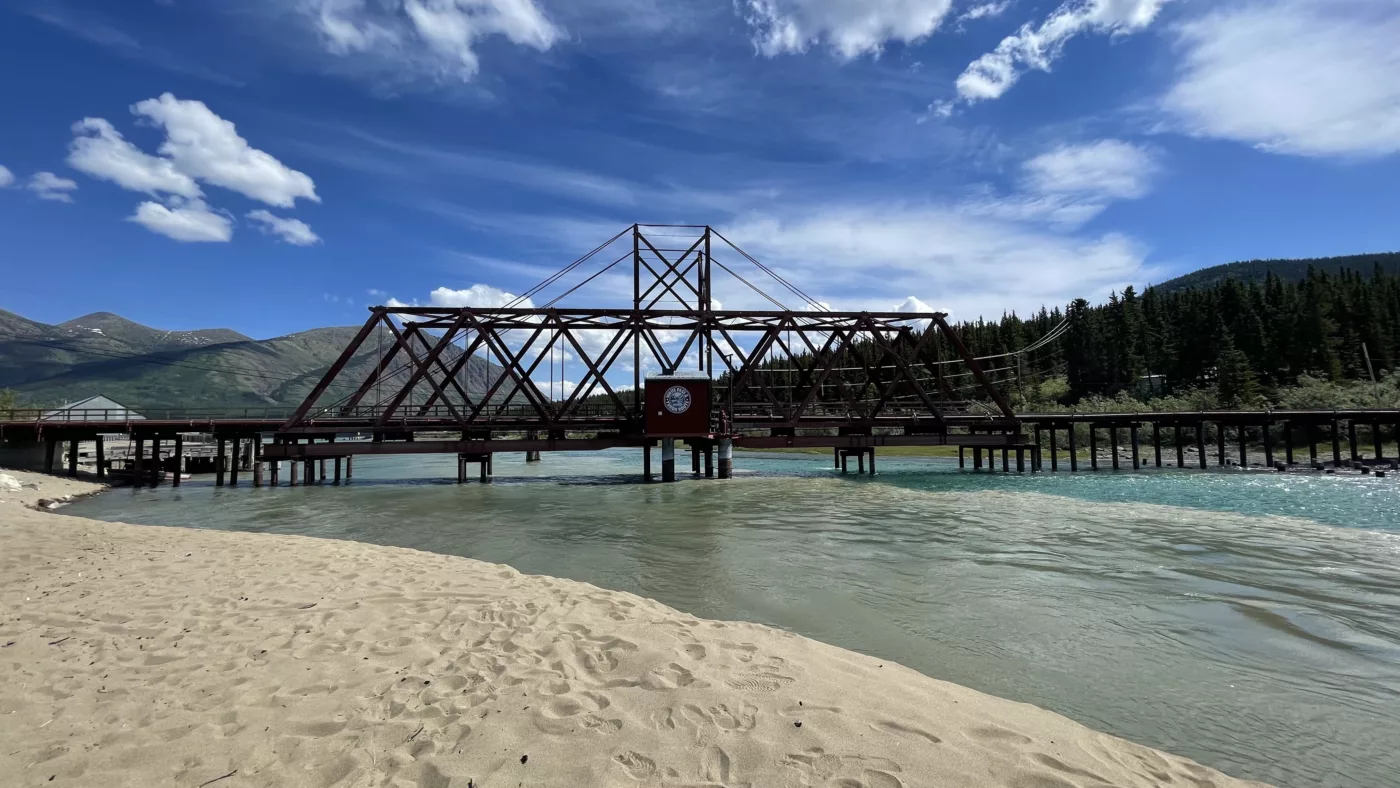 Carcross | Yukon | Gare ferroviaire | Canada | Trans Canada | Transcanadienne | Bison | Le Monde de Chloé |  Voyage Aventure