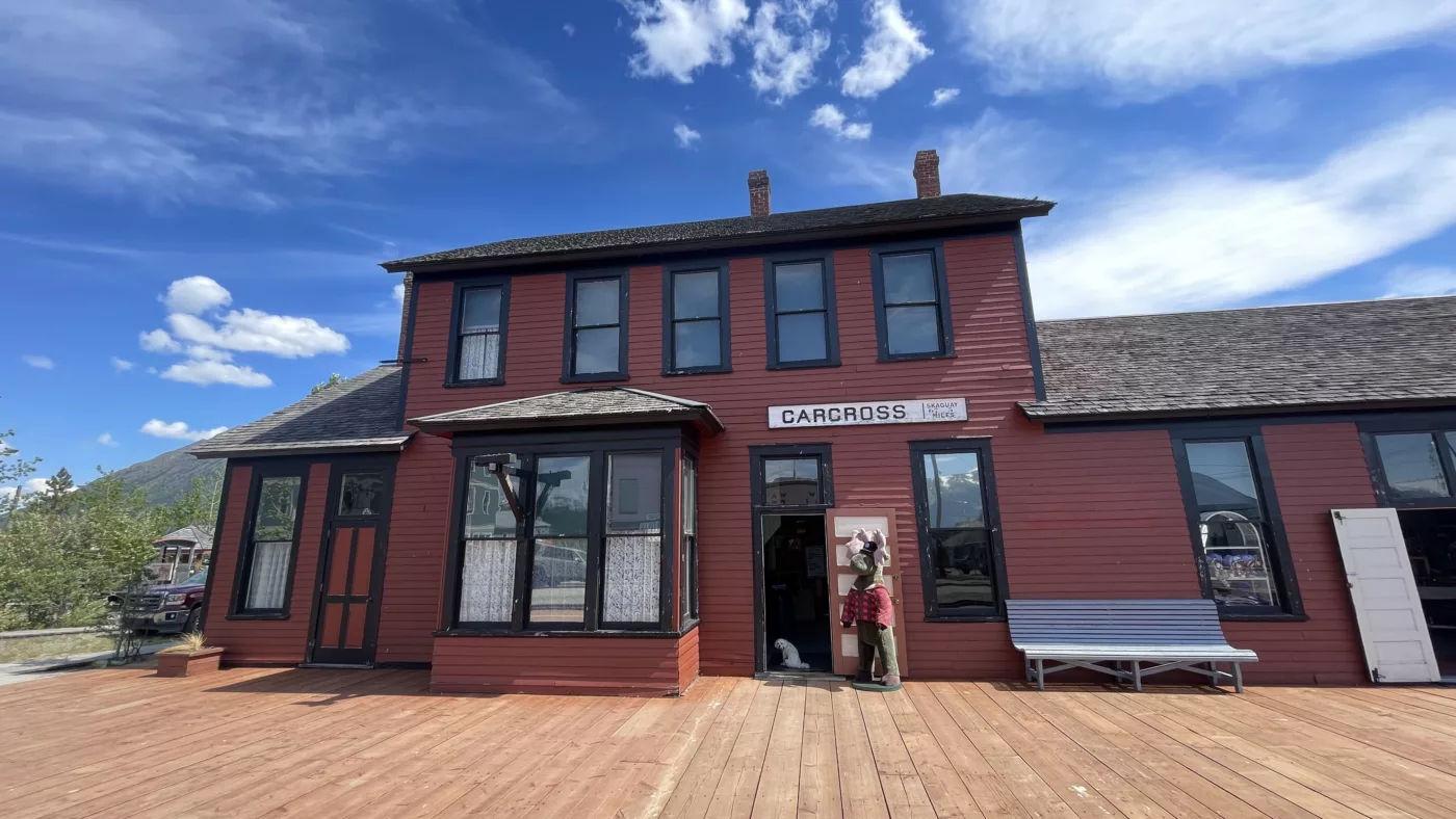 Carcross | Yukon | Gare ferroviaire | Canada | Trans Canada | Transcanadienne | Bison | Le Monde de Chloé |  Voyage Aventure