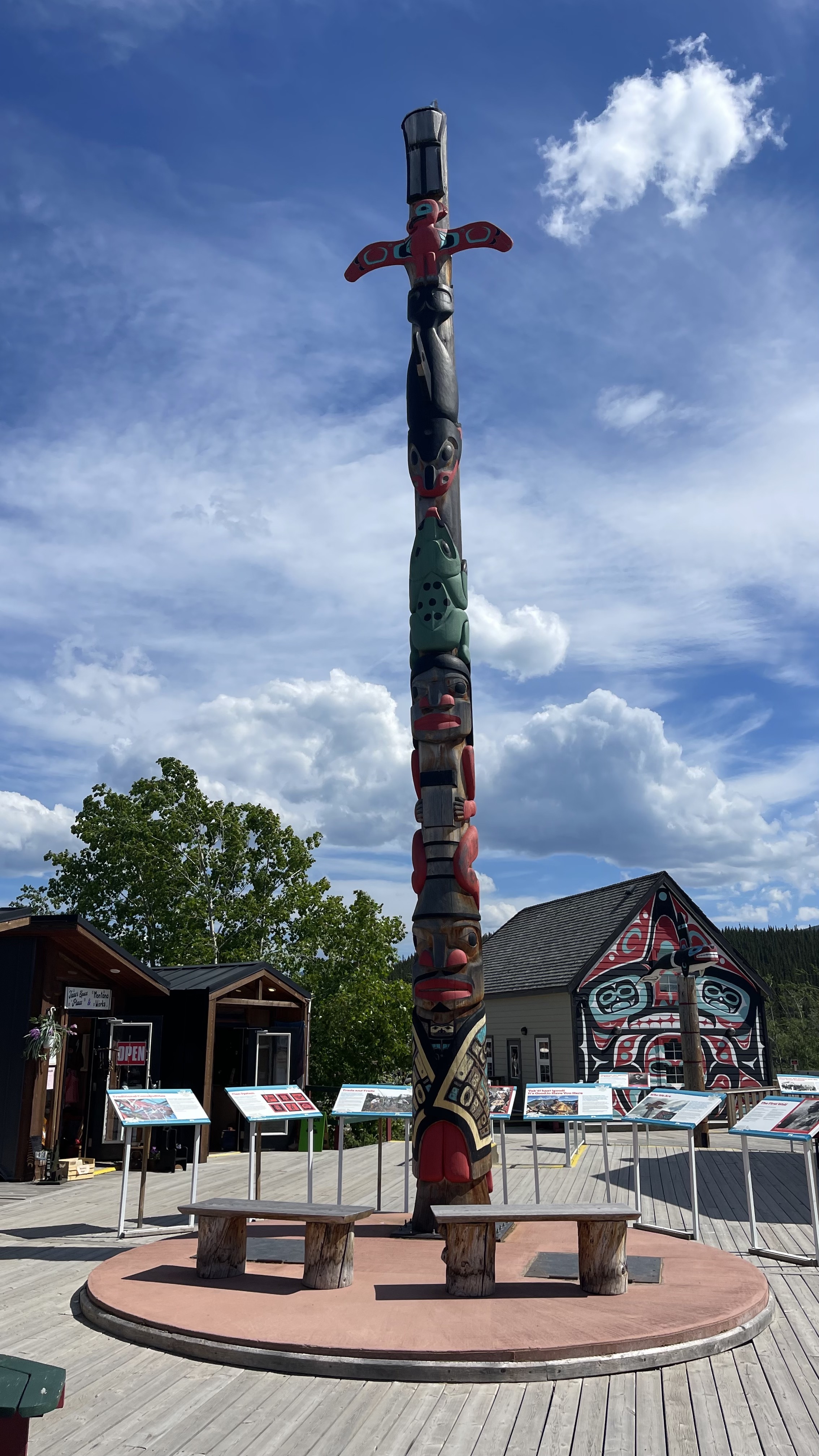 Carcross | Yukon | Totem| Canada | Trans Canada | Transcanadienne | Voyage Aventure