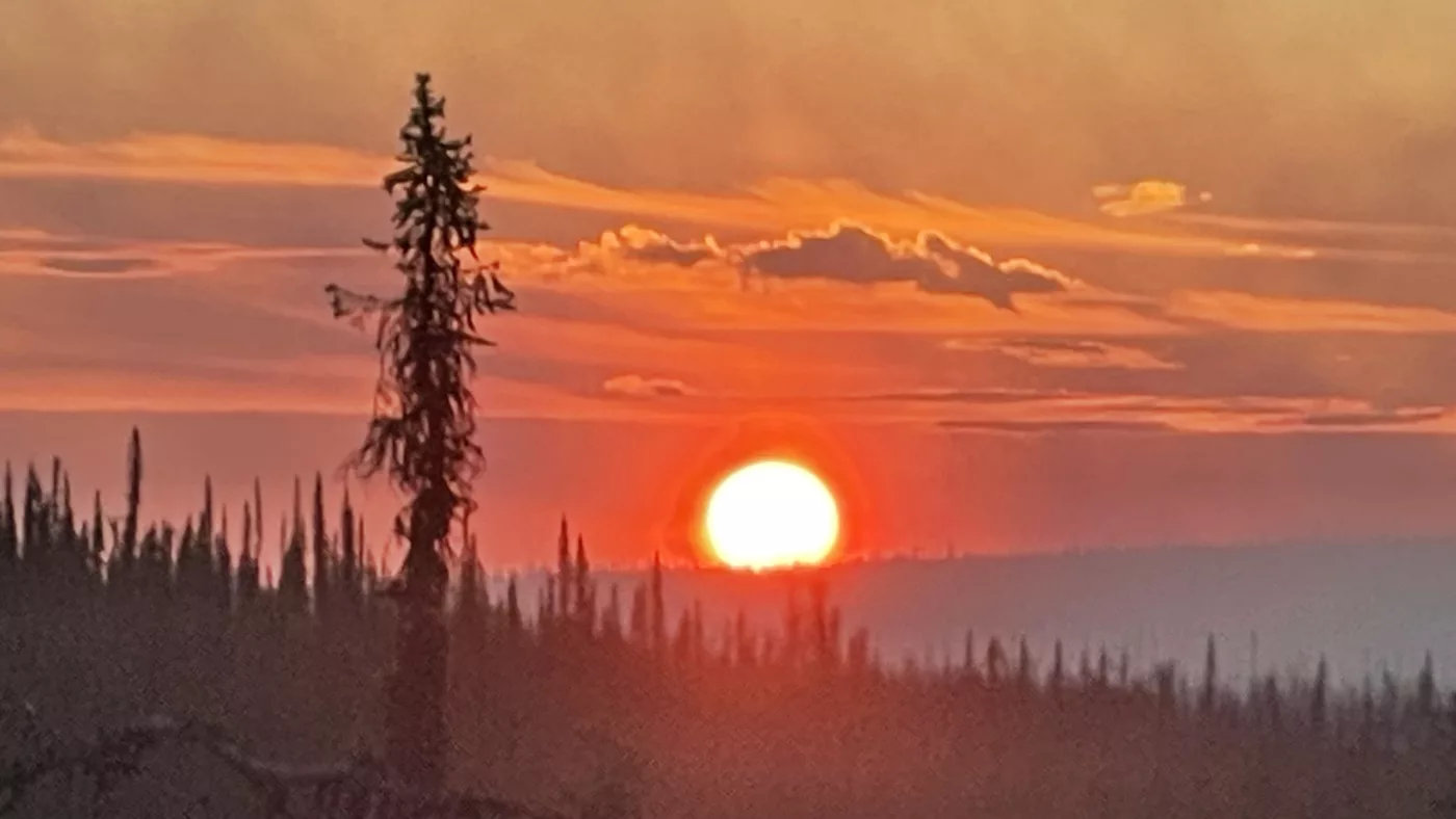 Dawson City | Midnight Dôme | Soleil de minuit | Yukon | Canada | Trans Canada | Transcanadienne | Voyage Aventure | Le Monde de Chloé