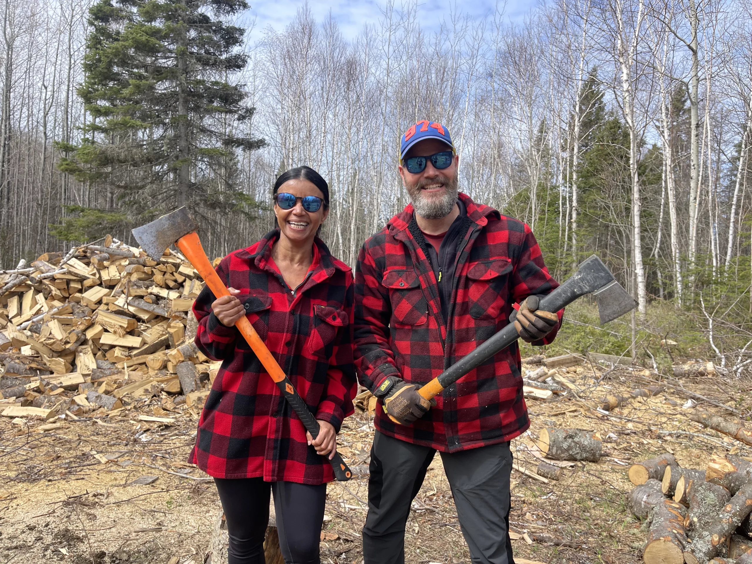 Le Monde de Chloé | Chloé et Didier Mellis en Chemises Carottées | Chemise Canadienne | Didier Mellis en Chemise de Bucherons | Canada | Québec | Cabane à Sucre