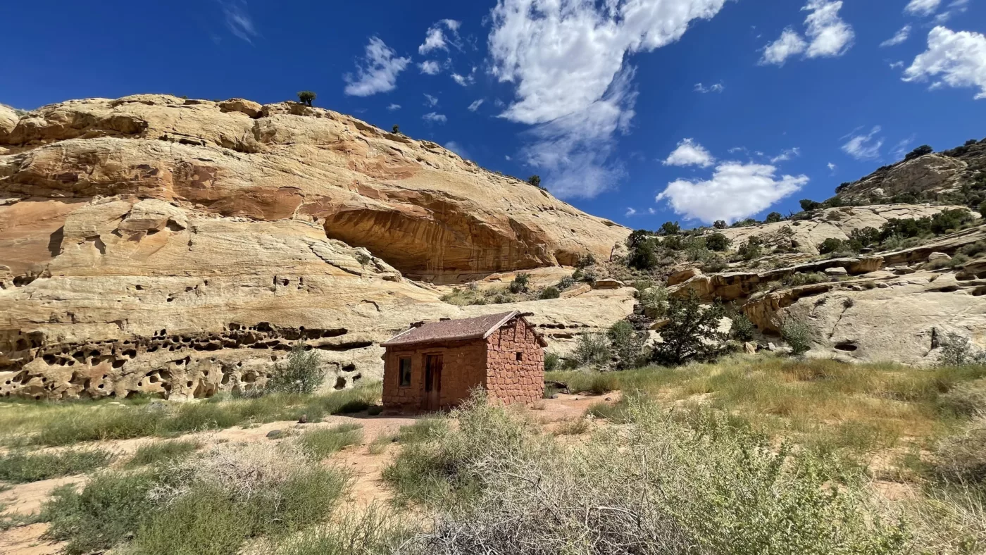 Le Monde de Chloé | Capitol Reef | The Castel | Pectols Pyramid | Navajo Dome | Hickman Natural Bridge | The Fluted Wall | Mummy Cliff | | Utah | Road Trip aux USA | Road Trip dans l'ouest américain