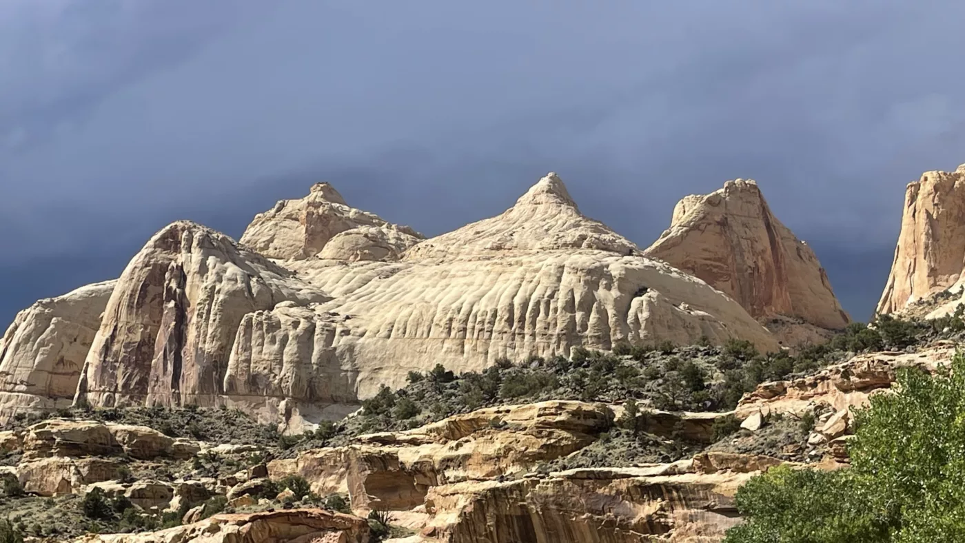 Le Monde de Chloé | Capitol Reef | The Castel | Pectols Pyramid | Navajo Dome | Hickman Natural Bridge | The Fluted Wall | Mummy Cliff | | Utah | Road Trip aux USA | Road Trip dans l'ouest américain