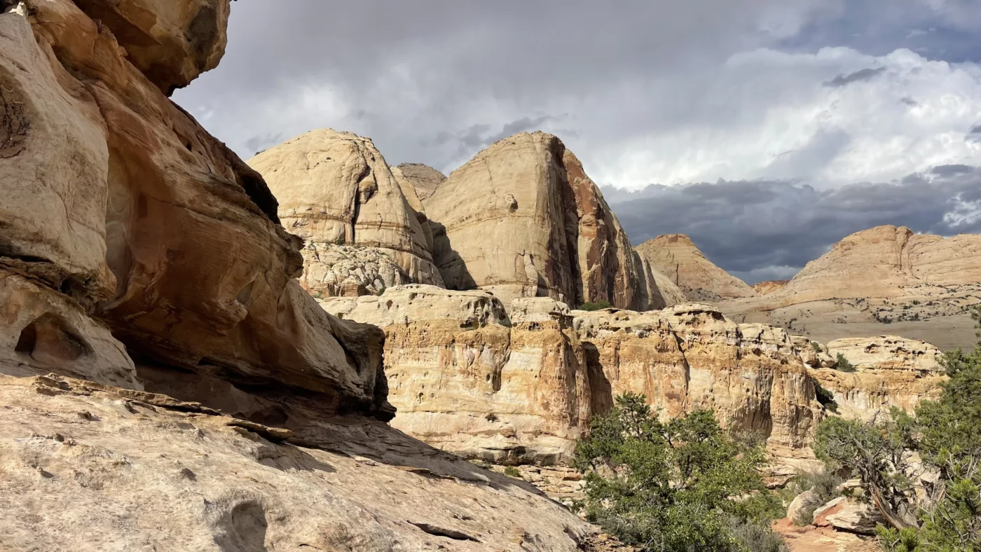 Le Monde de Chloé | Capitol Reef | The Castel | Pectols Pyramid | Navajo Dome | Hickman Natural Bridge | The Fluted Wall | Mummy Cliff | | Utah | Road Trip aux USA | Road Trip dans l'ouest américain