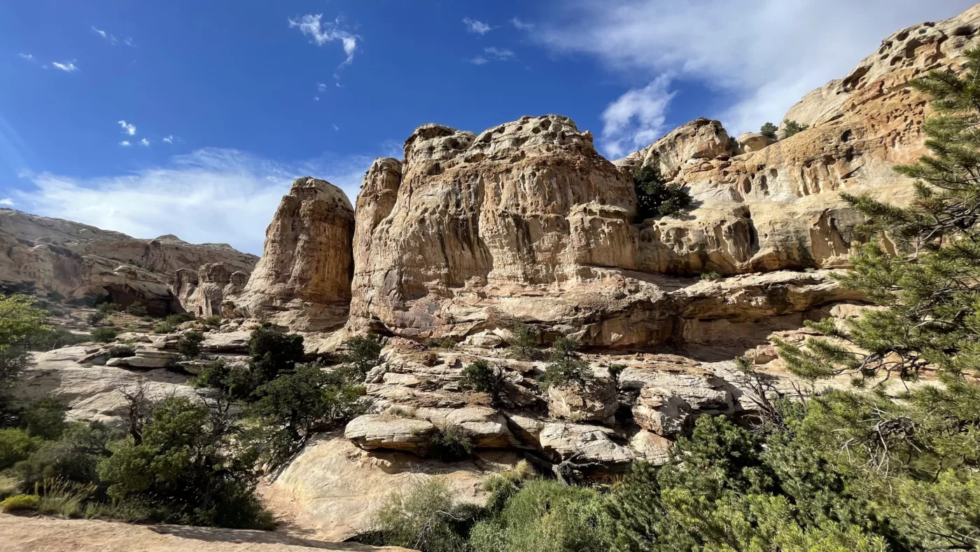 Le Monde de Chloé | Capitol Reef | The Castel | Pectols Pyramid | Navajo Dome | Hickman Natural Bridge | The Fluted Wall | Mummy Cliff | | Utah | Road Trip aux USA | Road Trip dans l'ouest américain