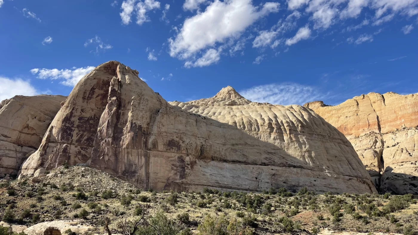 Le Monde de Chloé | Capitol Reef | The Castel | Pectols Pyramid | Navajo Dome | Hickman Natural Bridge | The Fluted Wall | Mummy Cliff | | Utah | Road Trip aux USA | Road Trip dans l'ouest américain