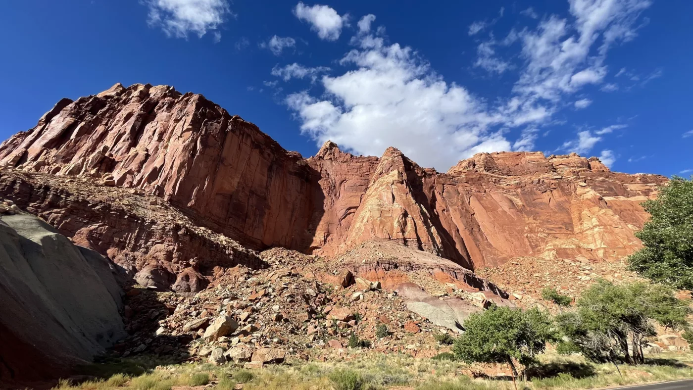 Le Monde de Chloé | Capitol Reef | The Castel | Pectols Pyramid | Navajo Dome | Hickman Natural Bridge | The Fluted Wall | Mummy Cliff | | Utah | Road Trip aux USA | Road Trip dans l'ouest américain