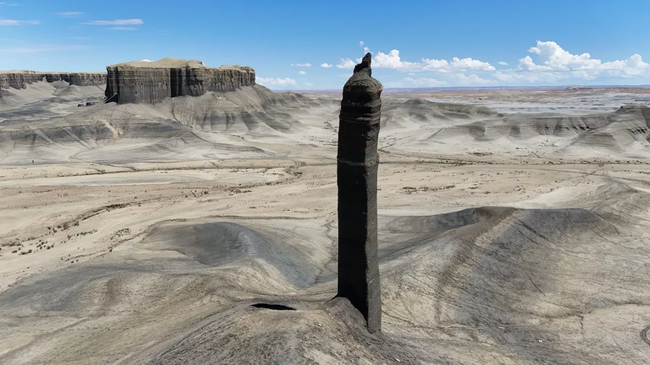 Le Monde de Chloé | Spire | Factory Butte | Utah | Road Trip aux USA | Road Trip dans l'ouest américain | Désert de l'Utah