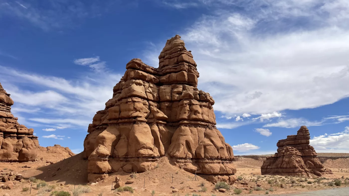 Le Monde de Chloé | Spire | Factory Butte | Utah | Road Trip aux USA | Road Trip dans l'ouest américain | Désert de l'Utah