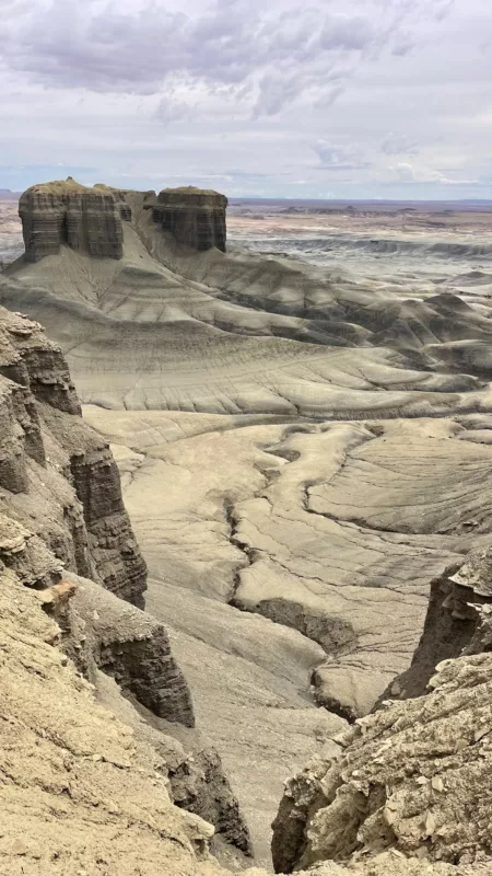 Le Monde de Chloé | Spire | Factory Butte | Utah | Road Trip aux USA | Road Trip dans l'ouest américain | Désert de l'Utah