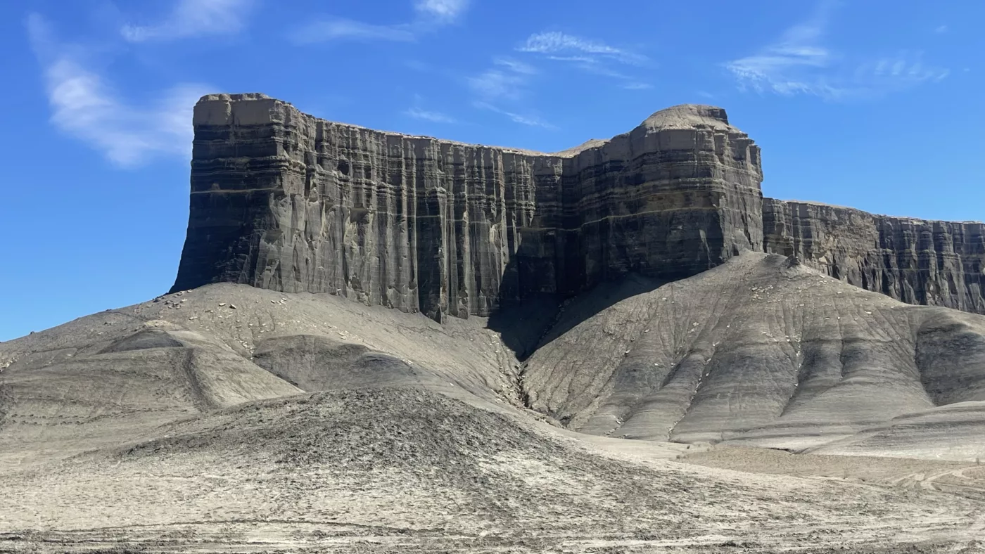 Le Monde de Chloé | Spire | Factory Butte | Utah | Road Trip aux USA | Road Trip dans l'ouest américain | Désert de l'Utah